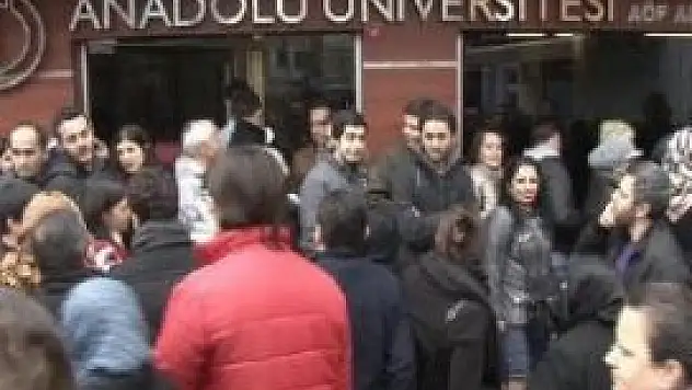 Öğrenciler bütünleme sınavını geri istiyor
