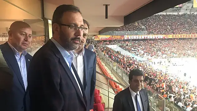 Spor Bakanı'ndan locaya tam  not!