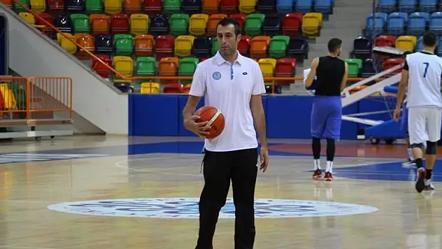 Karadağ'ın yardımcıları belli oldu