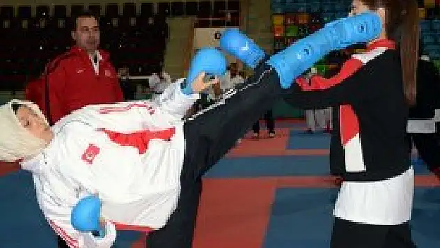 Başörtüsüyle ilk o mücadele edecek