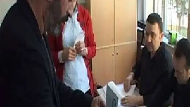 Cem Yılmaz sandık başında