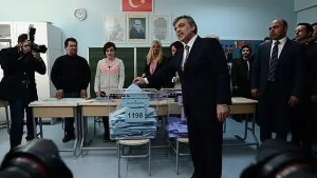 Cumhurbaşkanı Gül: 'Milletin menfaatleri için aidiyet bir kenara bırakılmalı'