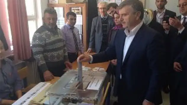 Tahir Akyürek, oyunu Meram Atatürk İlkokulu'nda kullandı