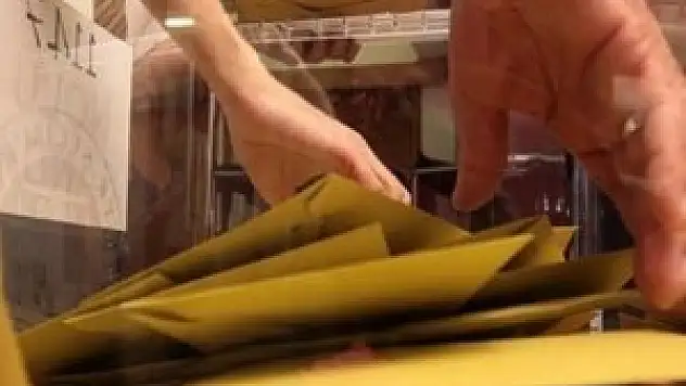 Tüm illerde sandıklar kapandı