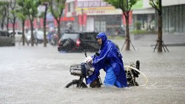 Çin'de şiddetli yağışlar can aldı