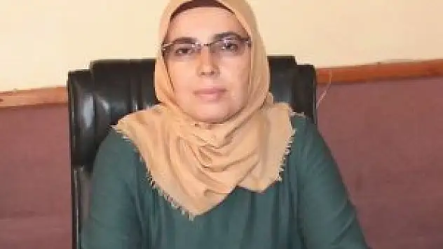 BAŞÖRTÜLÜ DİYE MEMURLUKTAN ATILDI, başkan oldu