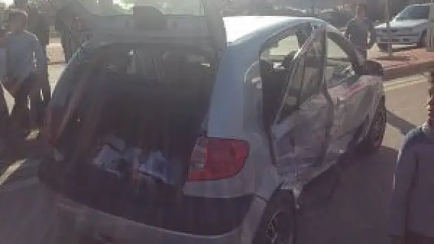 Konya'da iki otomobil kavşakta çarpıştı: 5 yaralı