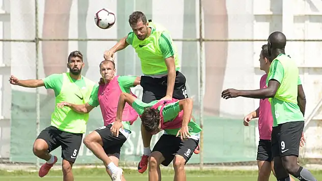 Konyaspor, basına kapalı çalıştı