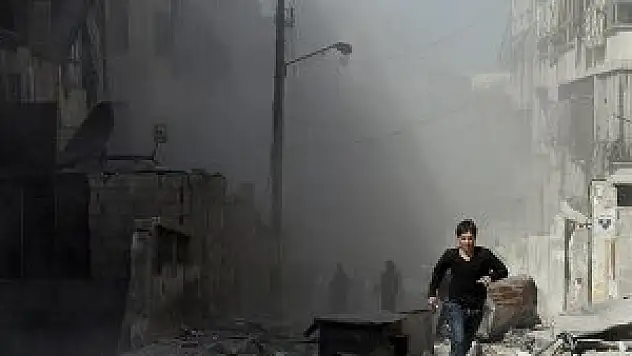 Esed havadan ve karadan bombaladı: 100 ölü