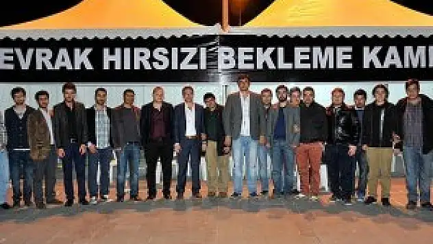AK Parti'den 'Evrak Hırsızı Bekleme Kampı' çadırı