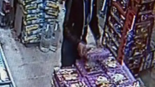 Yumurta hırsızları güvenlik kamerasında