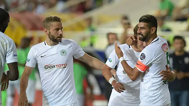 Gözünü Fener'e dikti