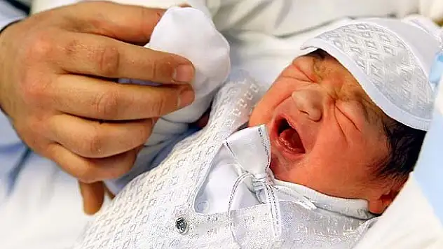 Bebeklerin yarısı sezaryenle doğuyor