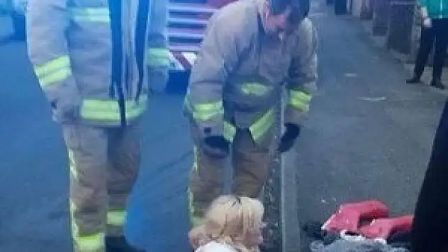 iPhone'unu kurtarayım derken kanalizasyona sıkıştı