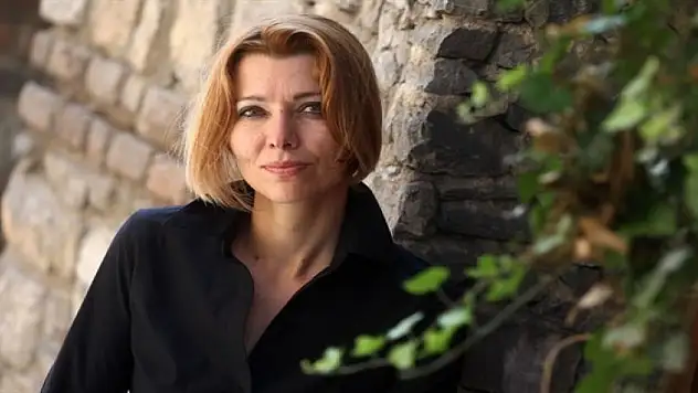 Elif Şafak yine Türkiye'yi hedef gösterdi
