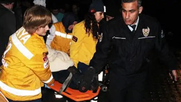 Motosiklet otomobille çarpıştı: 1 yaralı