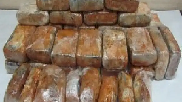 Otomobilin yakıt deposunda uyuşturucu sevkiyatı