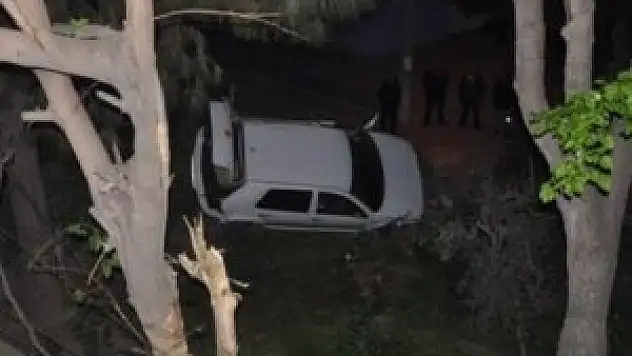 Otomobil site bahçesine uçtu