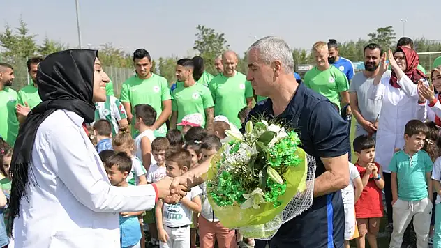 Minikler antrenmanı ziyaret etti