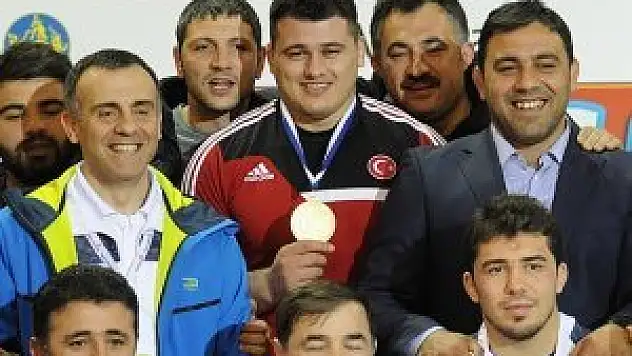 Rıza Kayaalp 4. kez Avrupa Şampiyonu