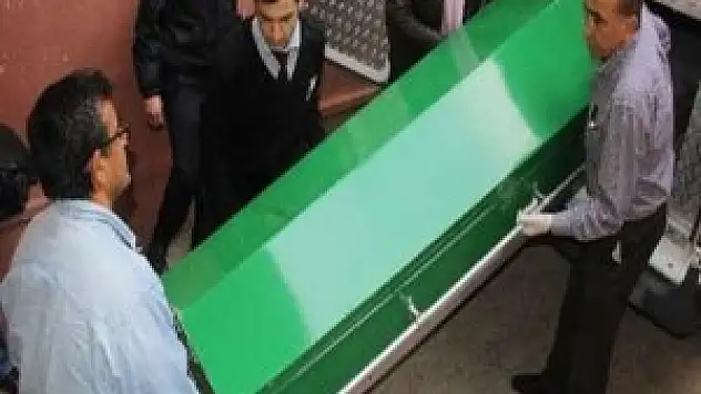 Emekli polis eşine kurşun yağdırdı