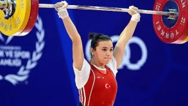 Halterde 2 altın madalya