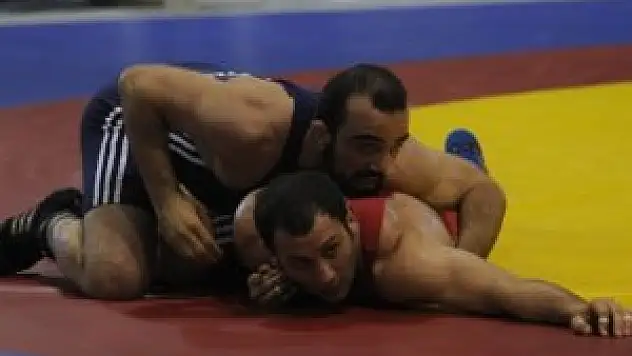 Güreşte 1 gümüş 1 bronz