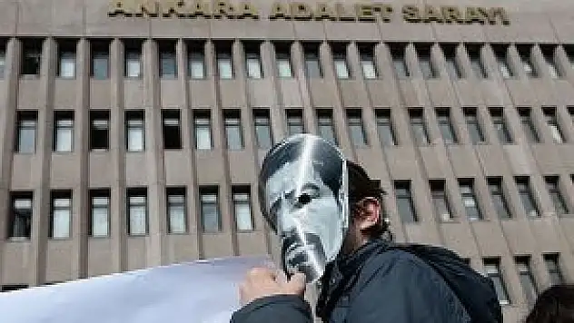 Sanık polisin duruşmada hazır bulunması için karar