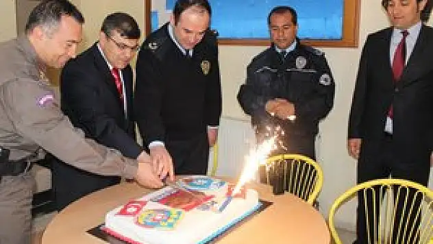 Jandarma'dan polise yaş pasta