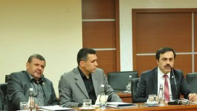 Selçuk Öztürk, '2014'te ekonomimizi faiz lobisine mahkum etmek istemiyoruz.'