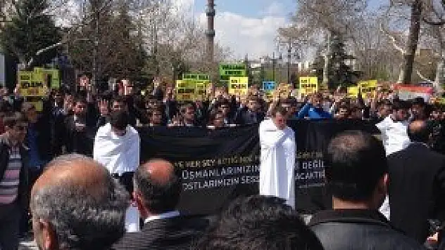 Mısır'da 528 kişinin idama mahkum edilmesi Konya'da protesto edildi