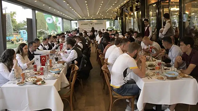 Konyaspor'da futbolcular aşure dağıtacak