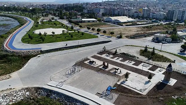 Beyşehir'de Masal Kahramanları Parkı'na yoğun ilgi