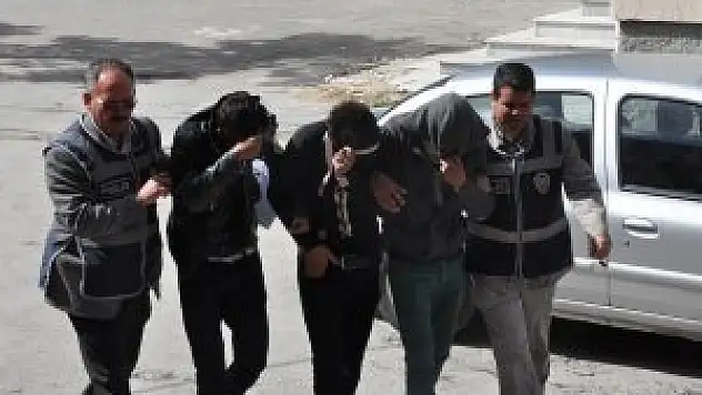 Akü hırsızları yakalandı