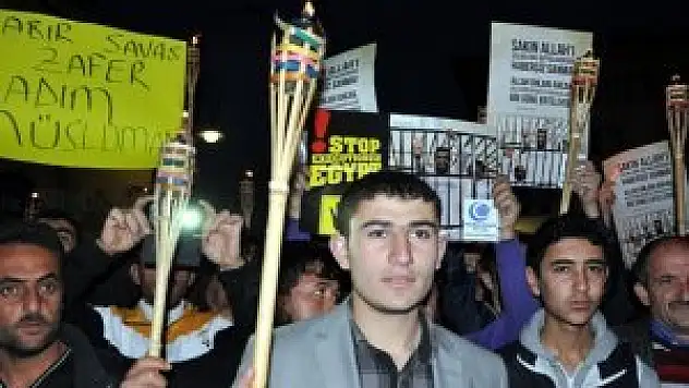 Mısır'da 528 kişinin idama mahkum edilmesi protesto edildi