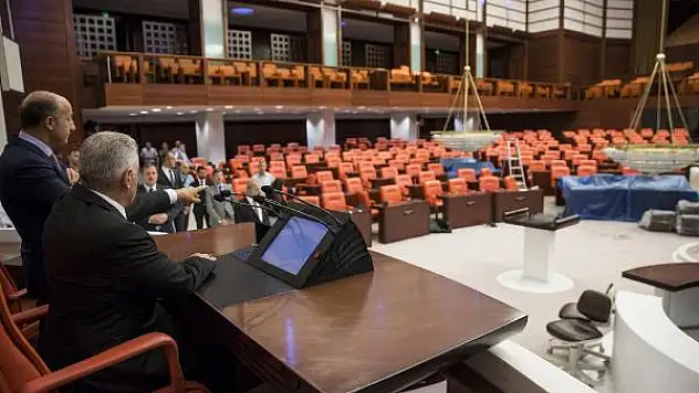 Yıldırım, içtüzük teklifini TBMM'ye sundu
