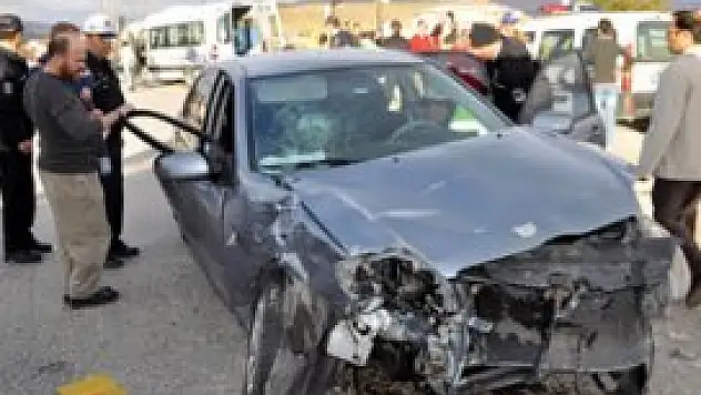 Konya'da minibüs ile otomobil çarpıştı: 7 yaralı