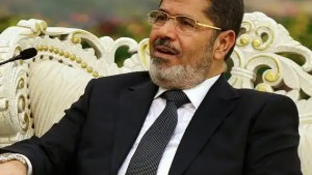 Mısır'da mahkeme, Mursi'nin duruşmasını yarına erteledi