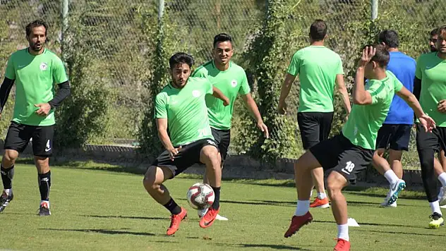 Konyaspor ara vermeden çalışmalara başladı