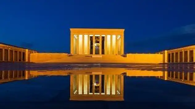 'Bir ışık da sen yak Anıtkabir'de'