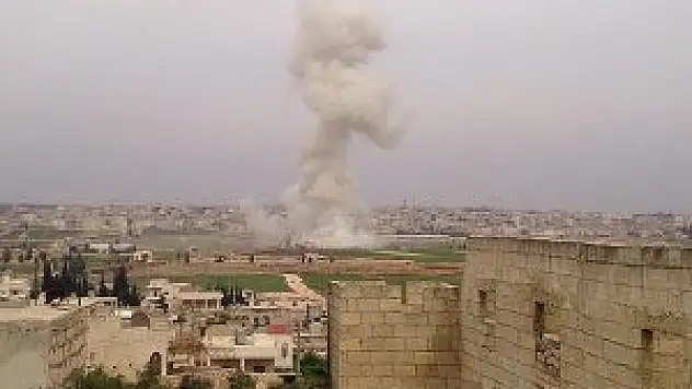 Suriye'de pazar yerine hava saldırısı: 20 ölü