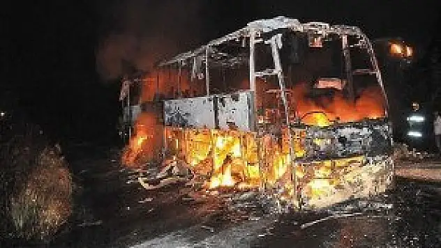 Yolcu otobüsü kamyonla çarpıştı: 47 ölü