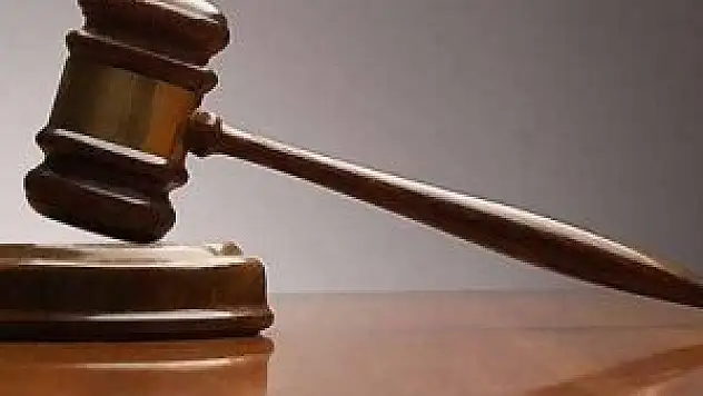 Kızını 'ağladığı' için öldürdüğü iddia edilen babaya ceza