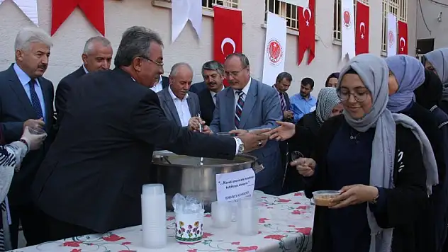 Karatay Belediyesi'nden aşure ikramı