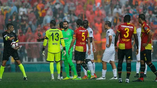 Konyaspor, kafalara engel olamıyor