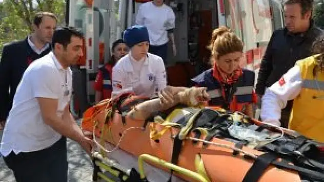 Otomobil, kamyon ve tırla çarpıştı: 2 ölü