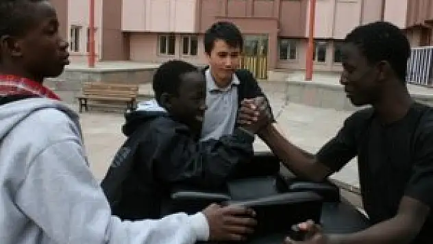 Uluslararası Mevlana Anadolu İmam Hatip Lisesindeki öğrencilerin, Türkiye Anayurtları gibi