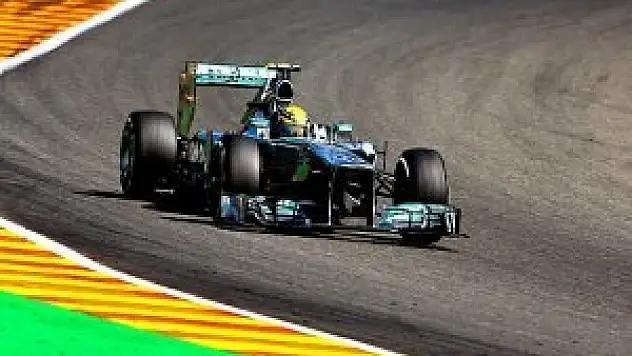 Hamilton, Çin'de ilk sırada