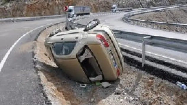 Konya'da otomobil devrildi: 2 yaralı