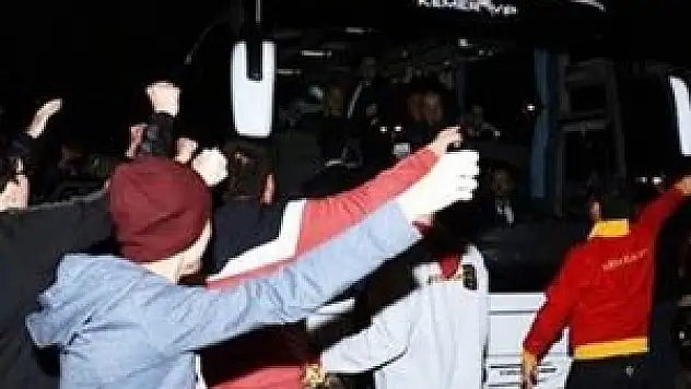 Galatasaraylı taraftarlardan protesto